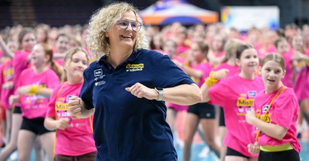Prawie 700 uczennic rzeszowskich szkół wypełniło halę Podpromie podczas największej w tym roku odsłony akcjio „Mistrzynie w Szkołach”. Razem z Otylią Jędrzejczak, Sofią Ennaoui, Joanną Jóźwik, Natalią Czerwonką i Katrin Kargbo uczestniczki ćwiczyły, a następnie rozmawiały o zdrowiu, samoakceptacji, hejcie, realizowaniu marzeń oraz znaczeniu aktywności fizycznej w codziennym życiu.